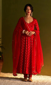 Pantalon Kurti Anarkali en satin rouge vin prêt à porter avec Dupatta